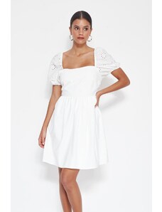 Trendyol bijela Halterneck/Skater mini haljina s tkanim pamukom obloženim i stražnjim detaljima Brode