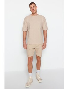 Trendyol Limited Edition Bež muški opušteni/udobni fit, kratki rukavi s džepovima, detalji naljepnice, teksturirana majica.
