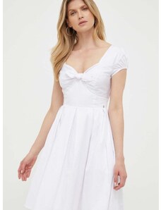 Haljina Guess boja: bijela, mini, širi se prema dolje