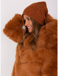 Fashionhunters Light brown winter hat with appliqué