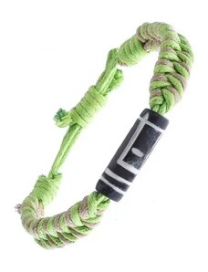 Nakit Eshop - Pletena narukvica izrađena od špagica - bež i zelenih, izrezbareni valjak Y52.04