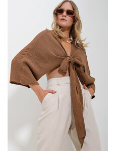 Trend Alaçatı Stili Women's Brown V-Neck Waist Belted Wound Sleeve Crop Linen Blouse
