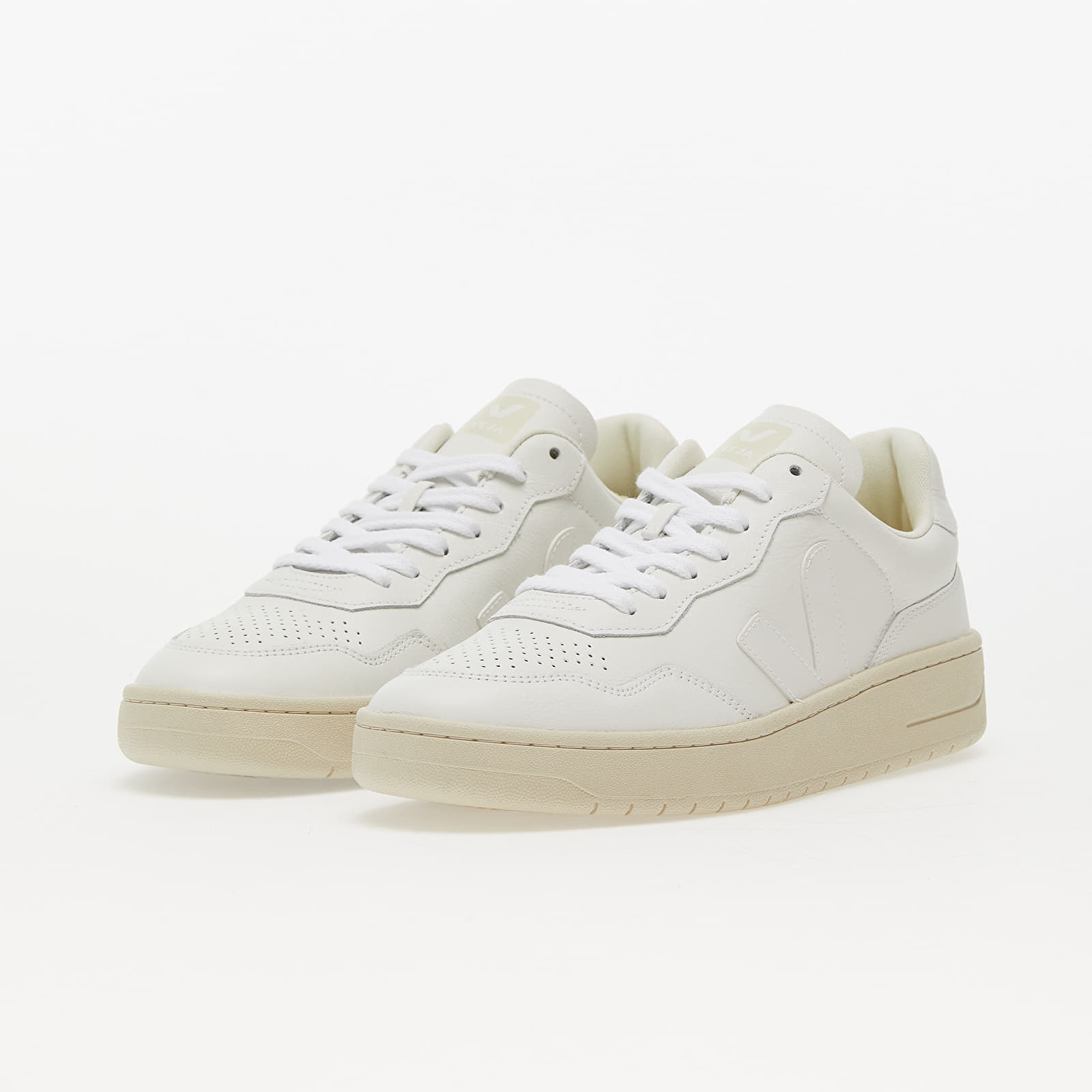 Veja V-90 Extra White