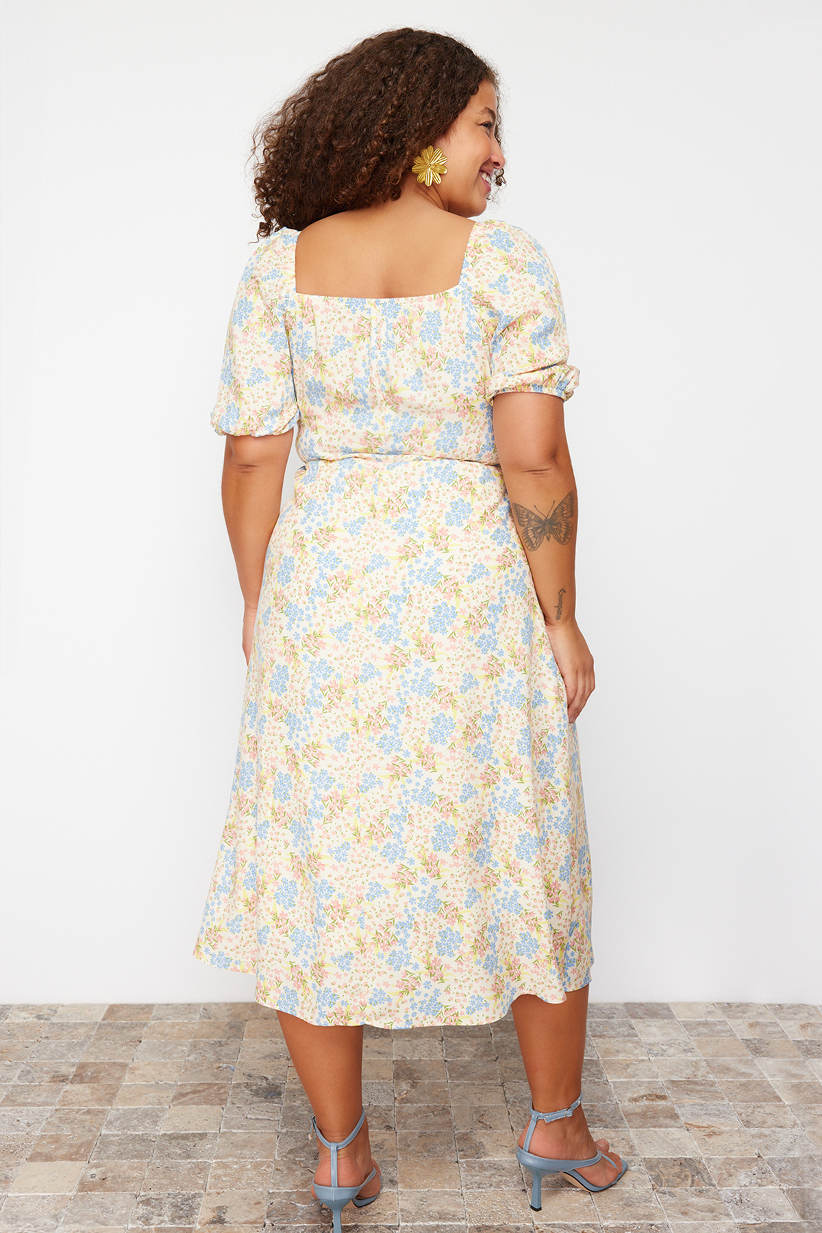 Trendyol krivulja Raznobojna haljina s cvjetnim printom