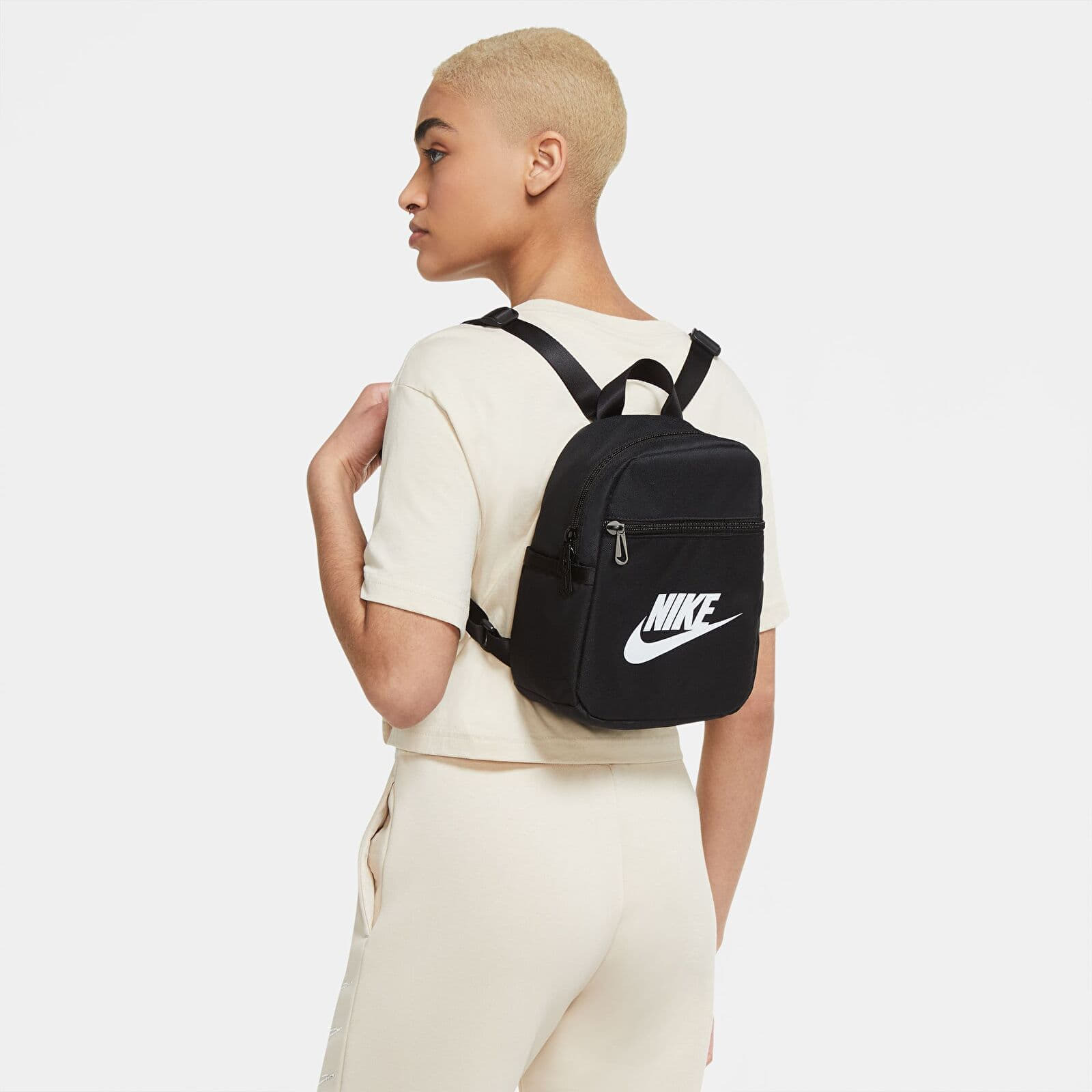 Ruksak Nike Sportswear Futura 365 W Mini Backpack Black/ Black/ White 6