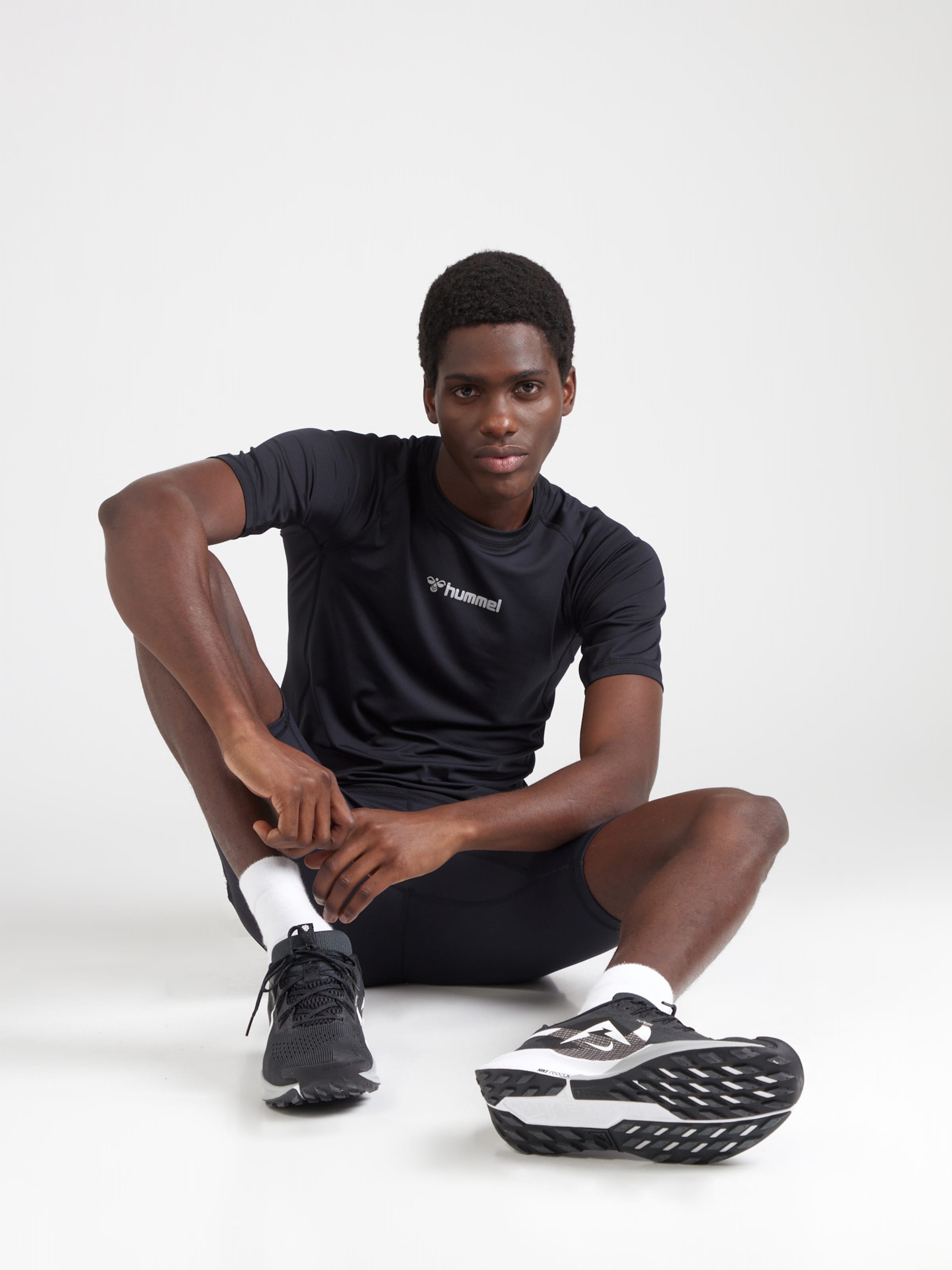 Hummel Tehnička sportska majica crna / bijela