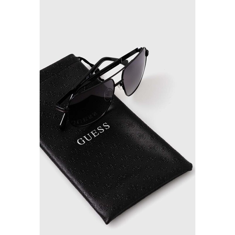 Sunčane naočale Guess boja: crna