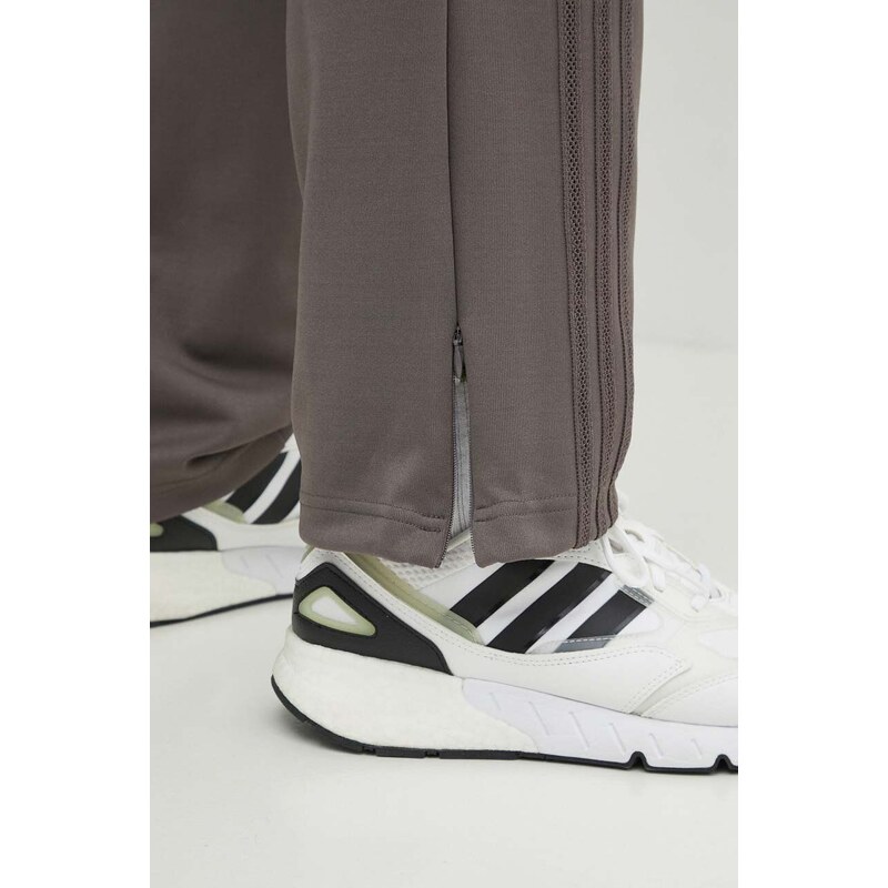 Donji dio trenirke adidas Originals boja: siva, bez uzorka, IT7455